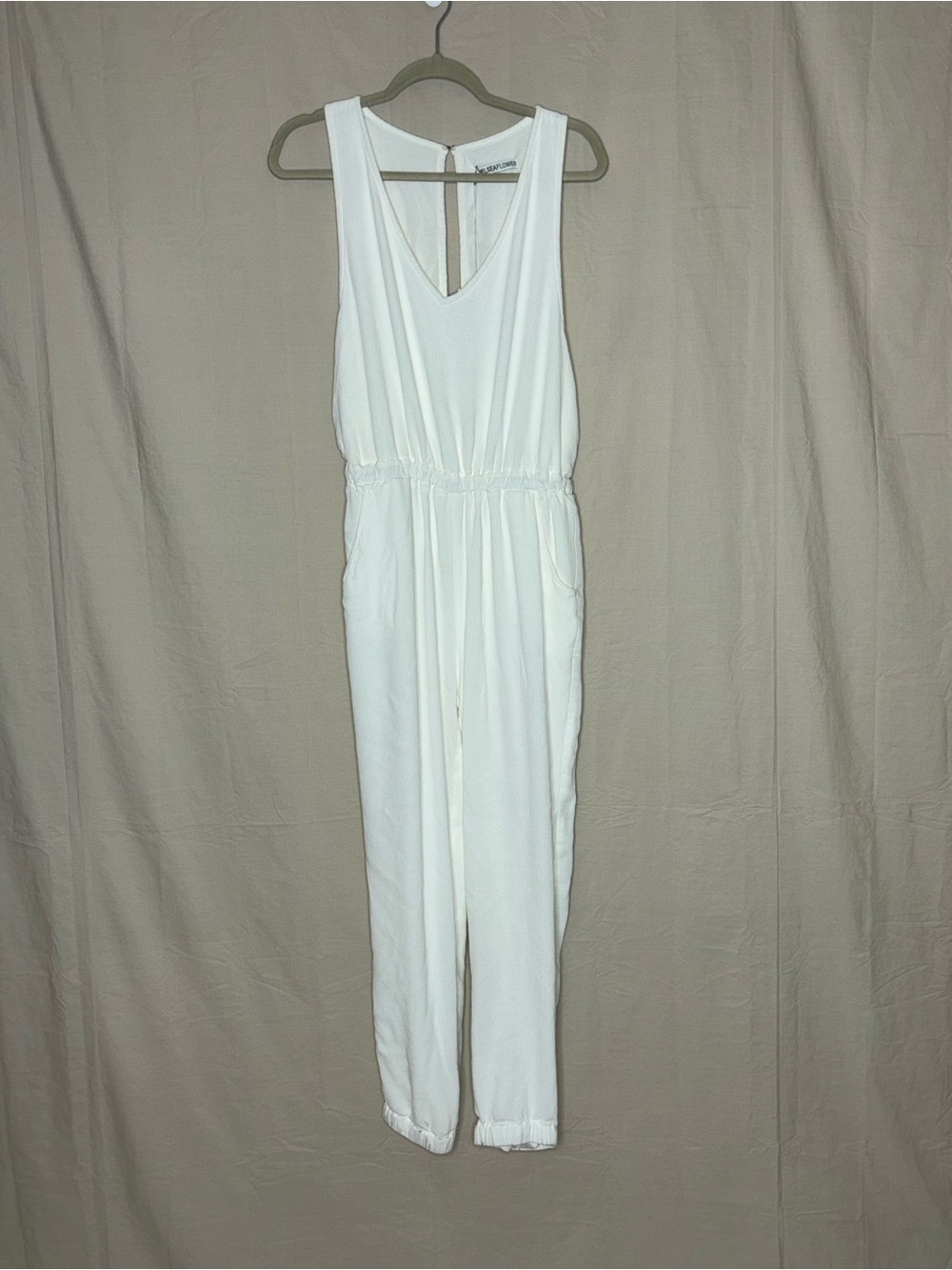 NWT Chelsea Flower White Sleeveless Jumpsuit - Size M *SEE CALL OUT*